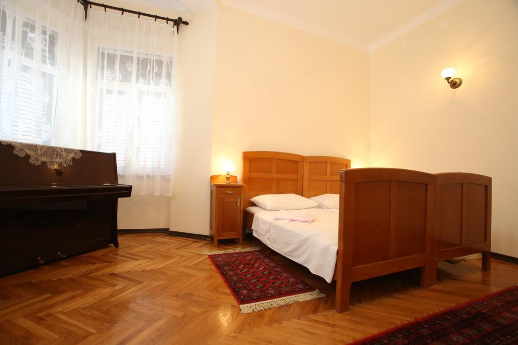 Apartment & Rooms Three Angels バスカ 部屋 写真